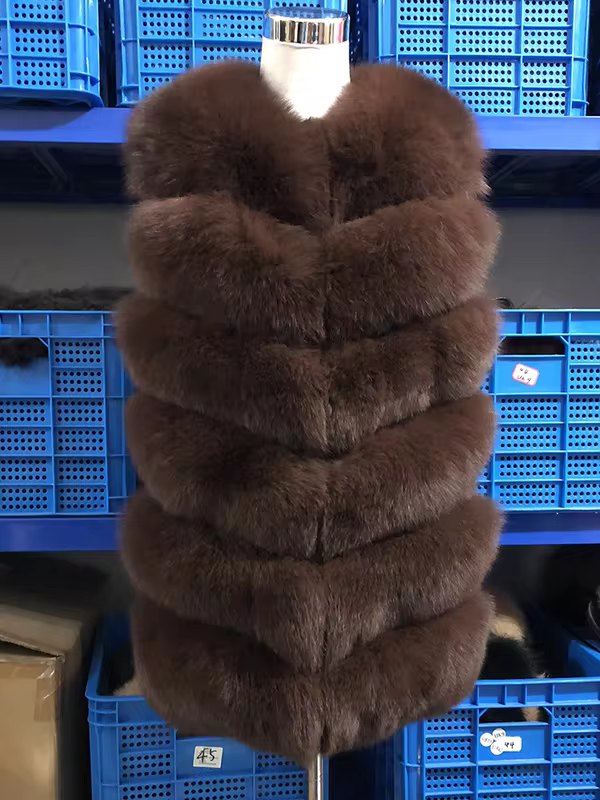 Standard length diagonal fox fur vest - WGLUVF