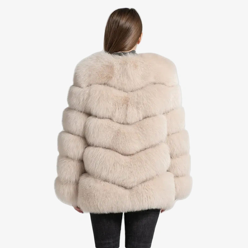 Winter fox fur grows long and thick - WGLUVF